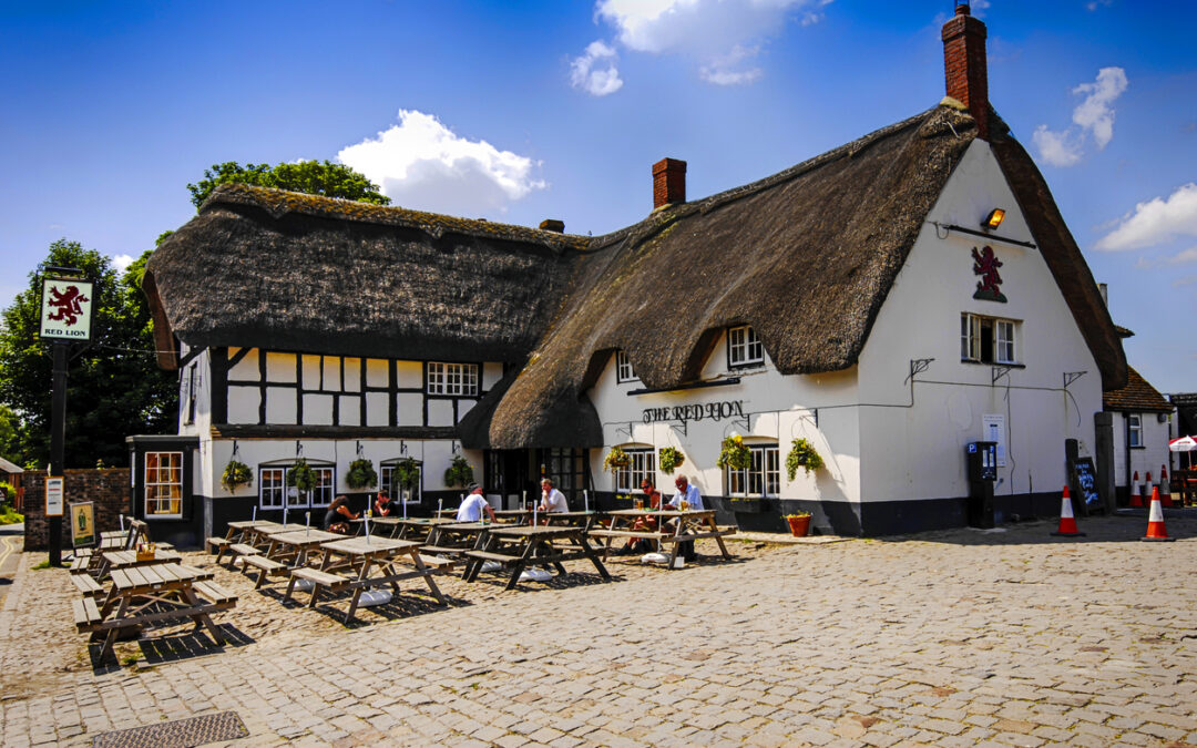 Swinging Pub Sign